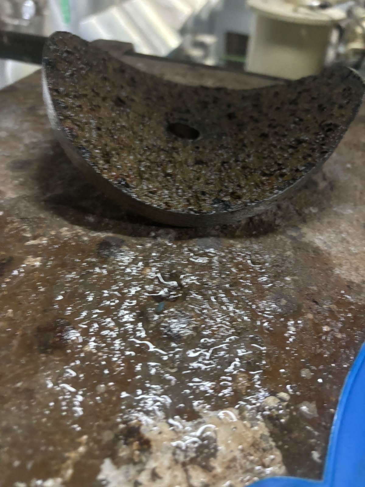 Detalhe do coupon retirado na trepanação de 8”